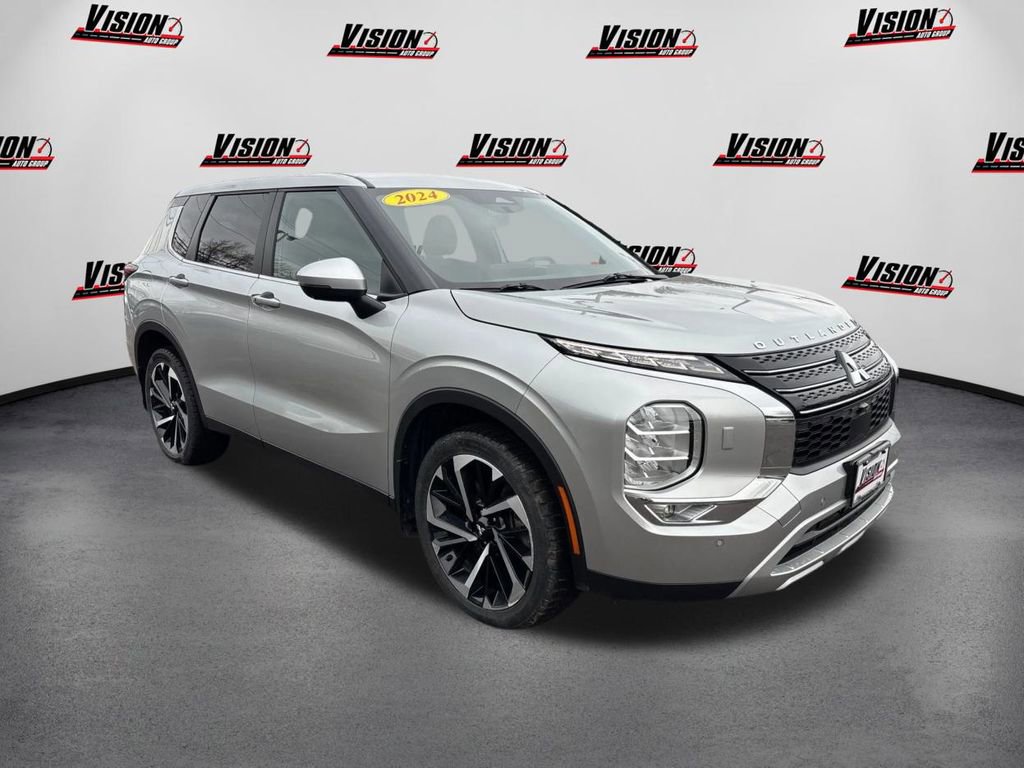 Used 2024 Mitsubishi Outlander SE video 3