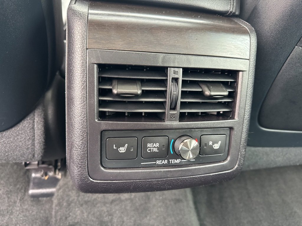 Used 2016 Toyota Avalon Limited image 40