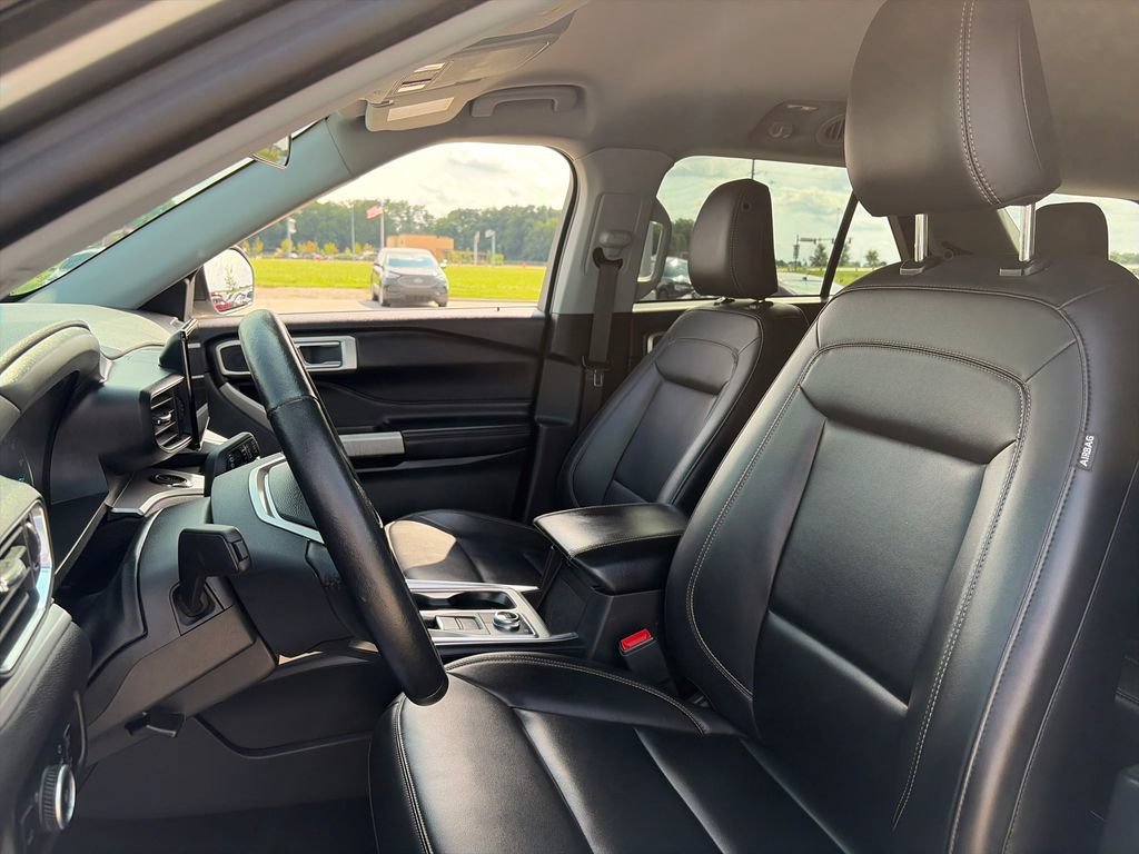 Used 2024 Ford Explorer XLT w/ Equipment Group 202A AWD/4WD image 16