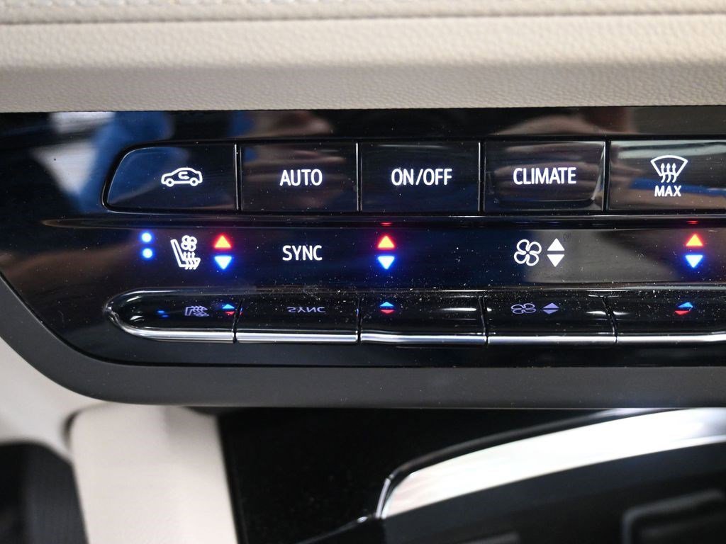 Used 2023 Buick Envision Avenir AWD/4WD image 23