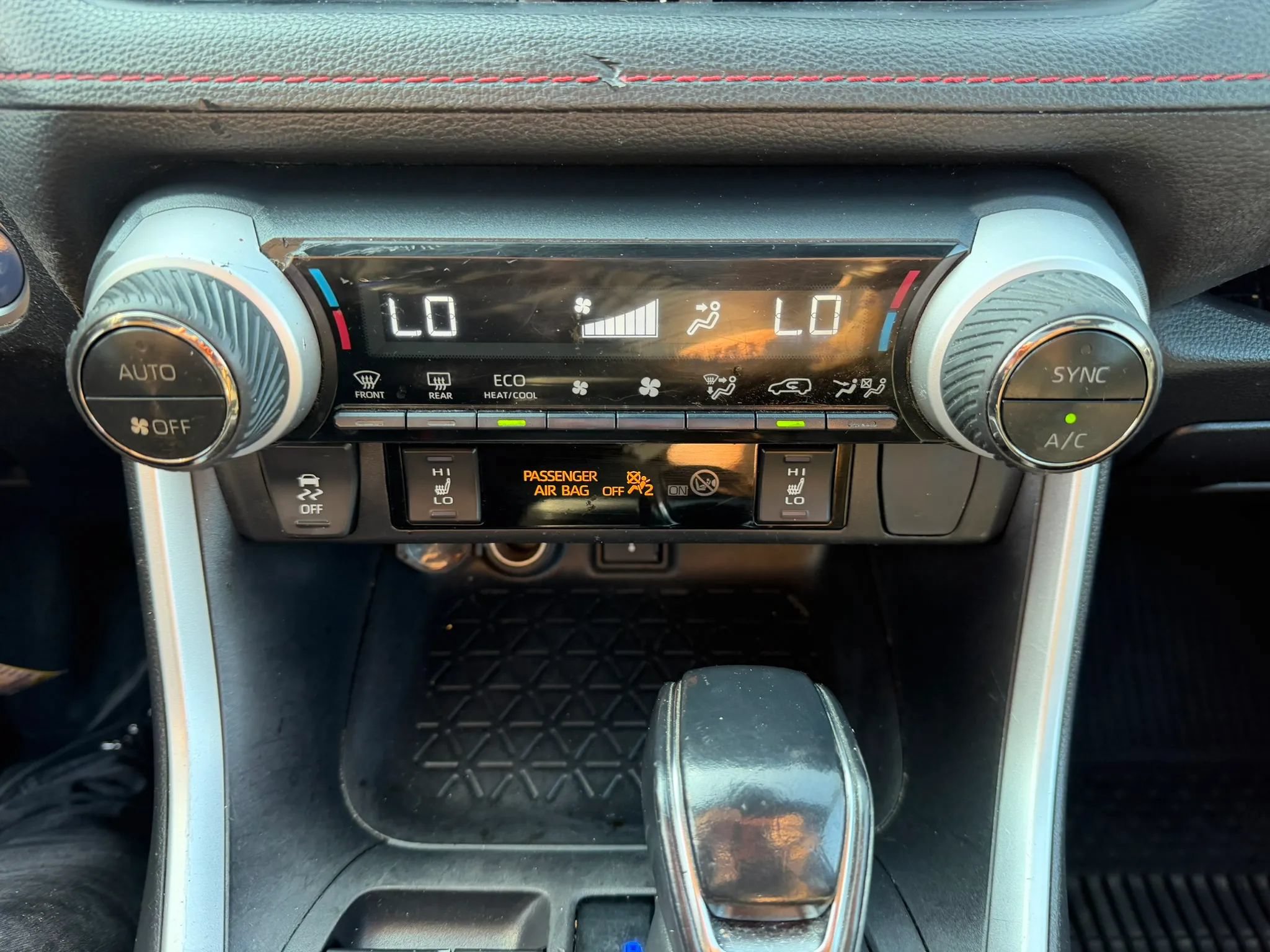 Used 2021 Toyota RAV4 SE w/ Weather & Moonroof Package AWD/4WD image 27
