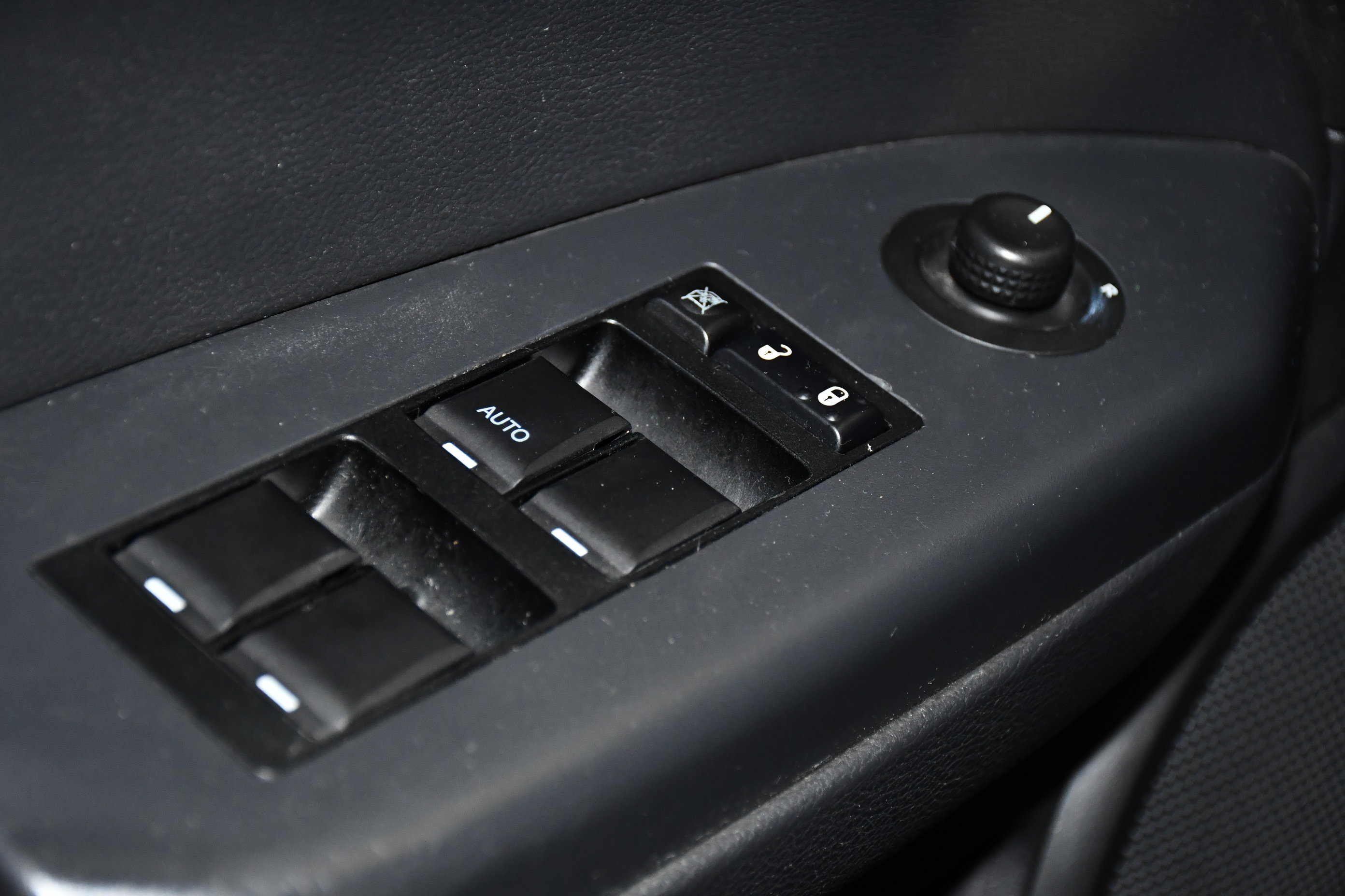 Used 2011 Dodge Caliber Mainstreet FWD image 25