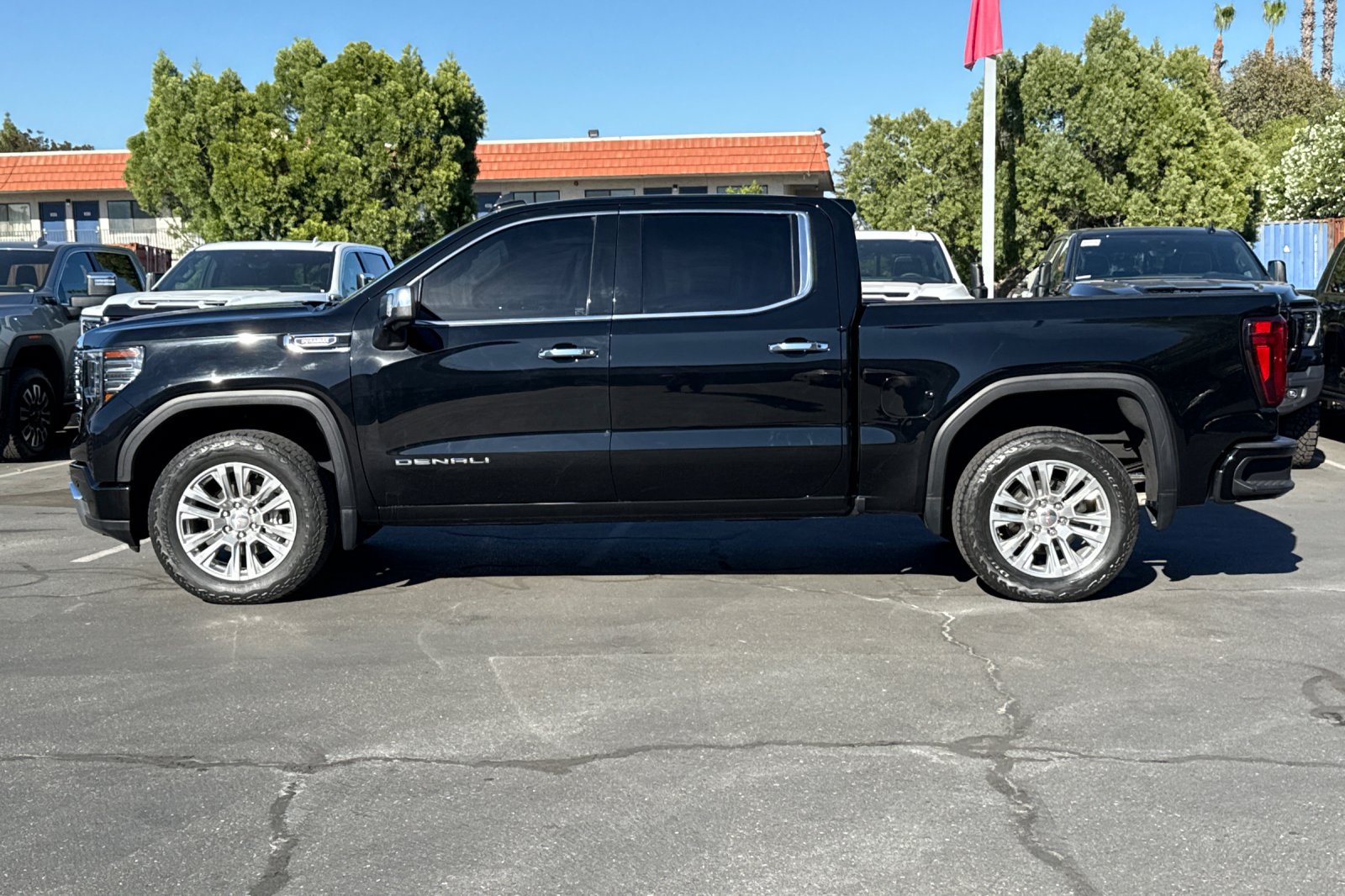 Used 2024 GMC Sierra 1500 Denali w/ Technology Package AWD/4WD image 8