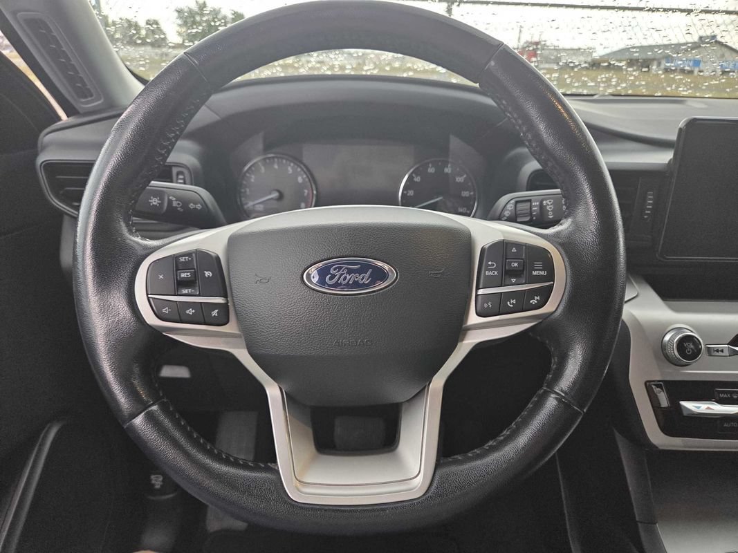 Used 2022 Ford Explorer XLT AWD/4WD image 12