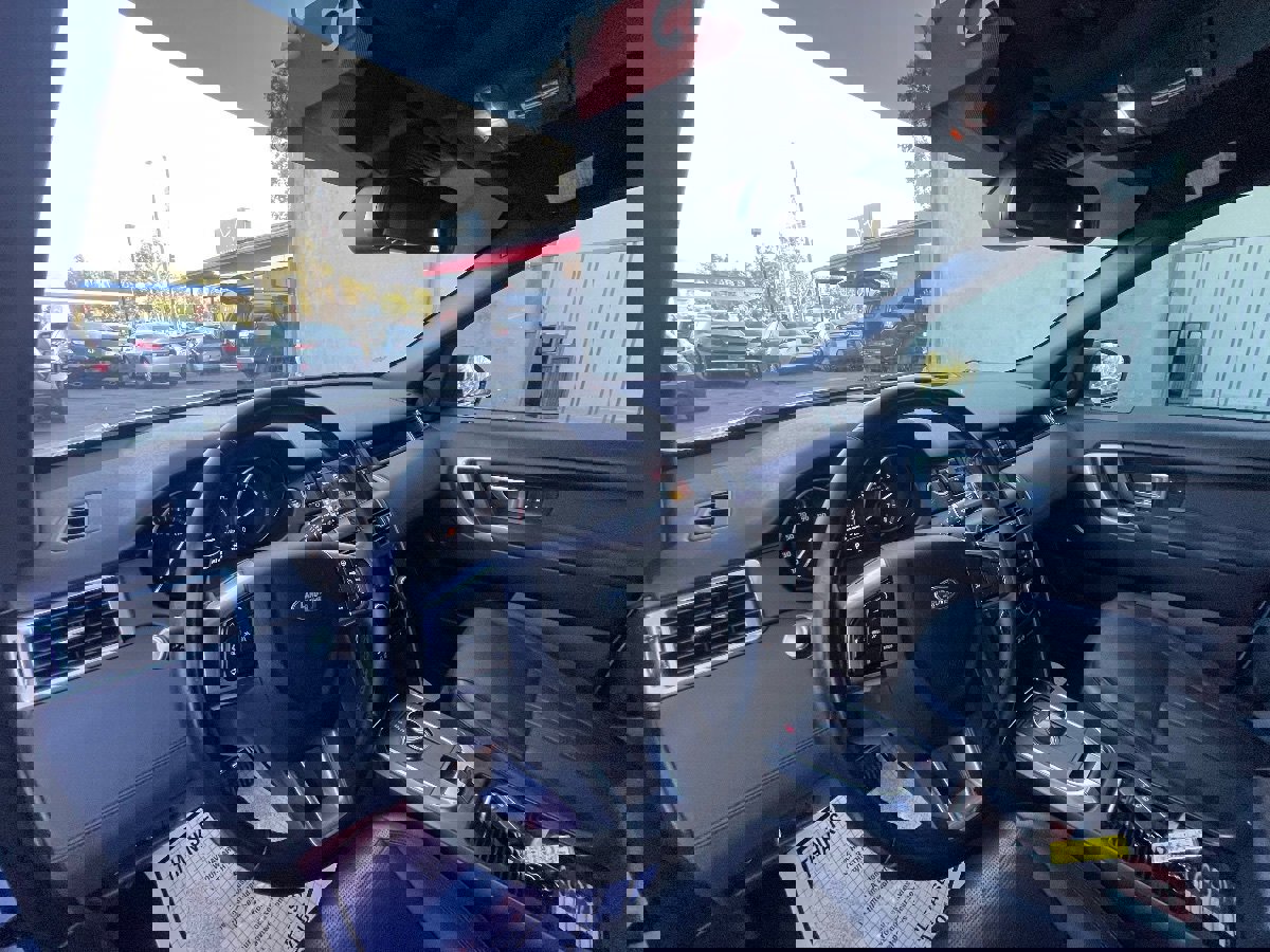 Used 2019 Land Rover Discovery Sport HSE image 11