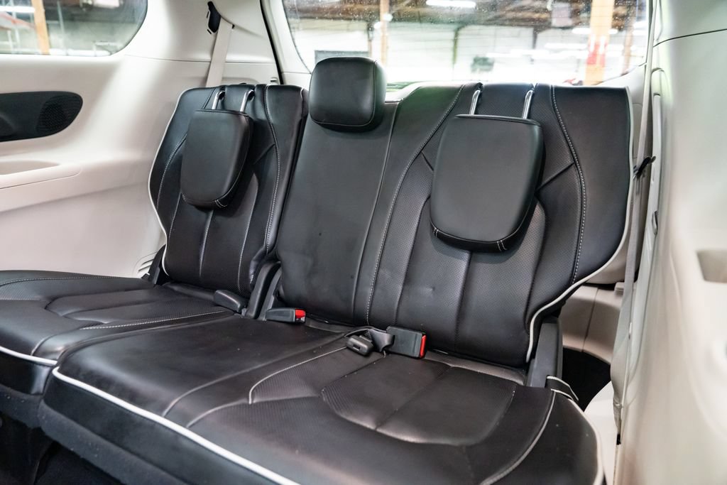 Used 2023 Chrysler Pacifica Limited FWD image 27