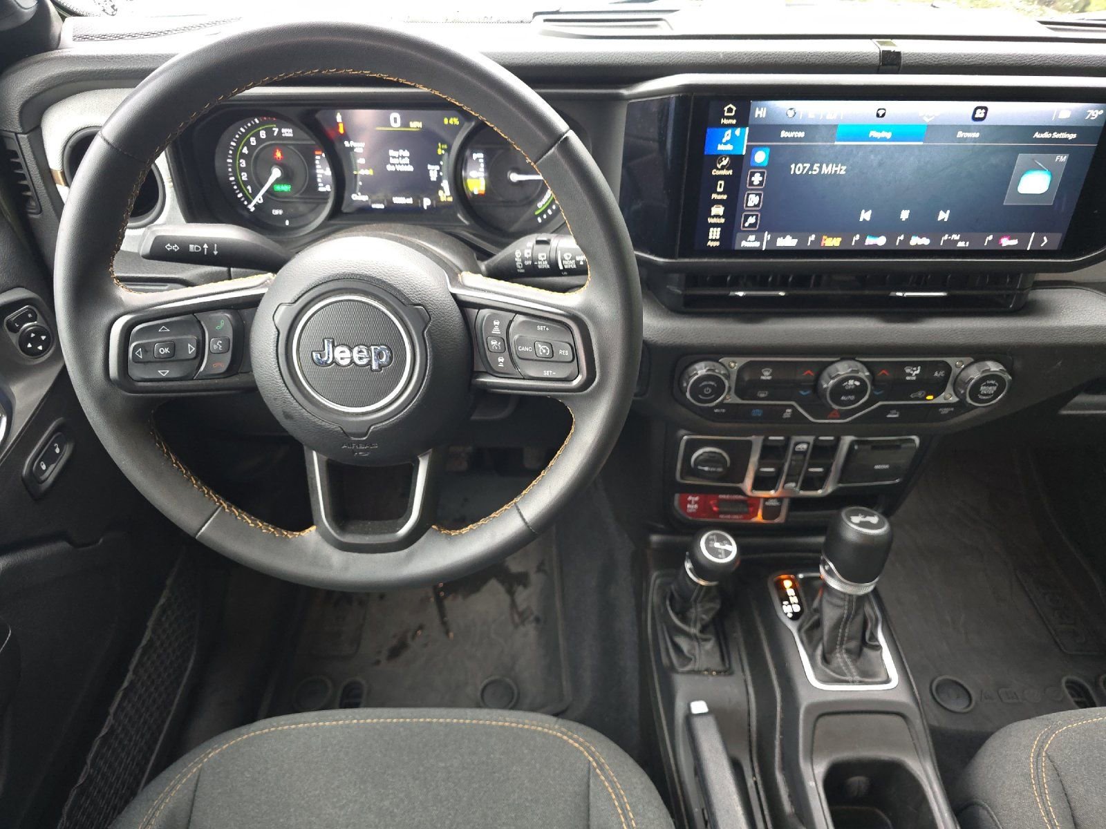 Used 2024 Jeep Wrangler Unlimited image 13