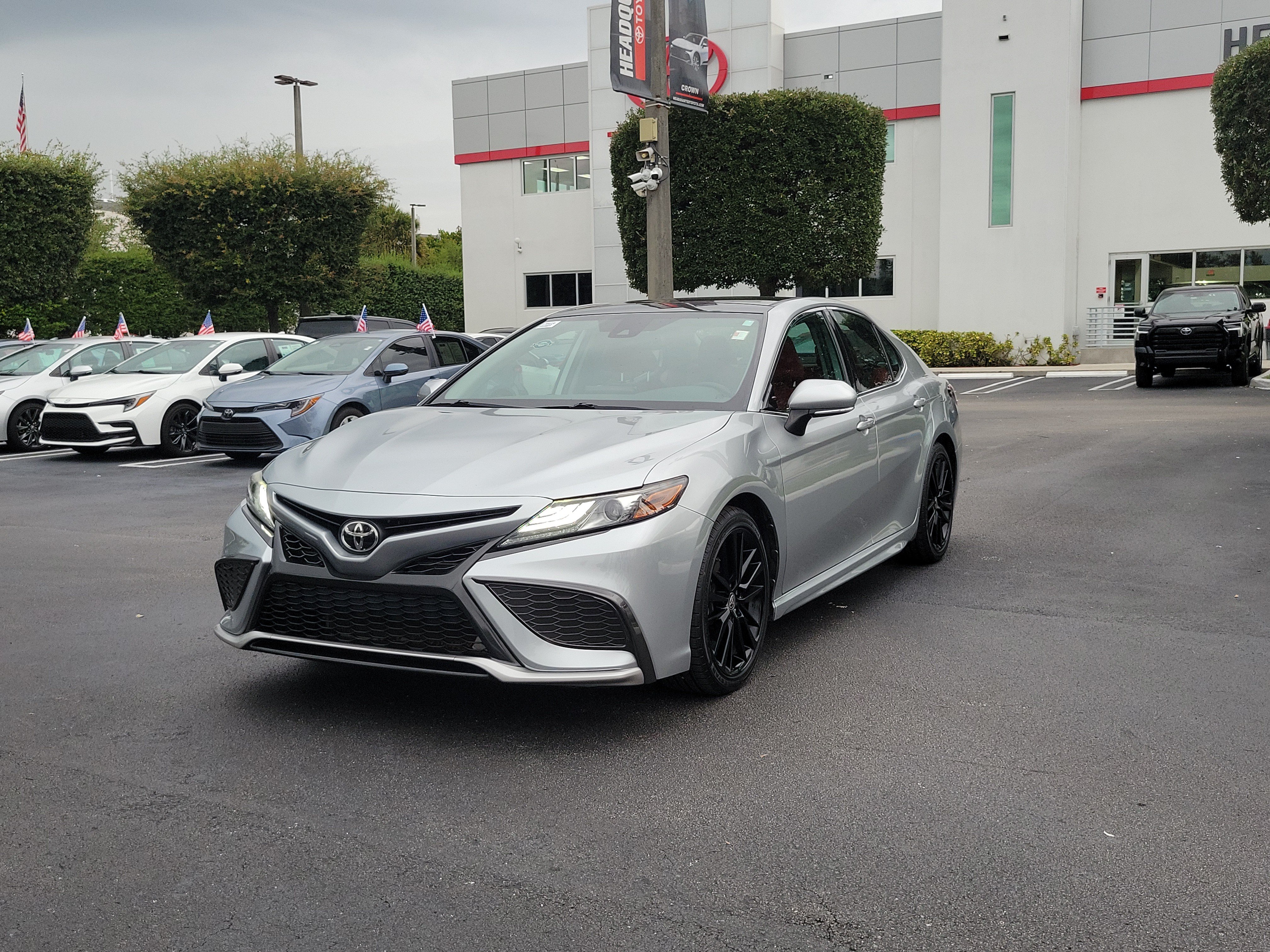Used 2021 Toyota Camry XSE FWD image 5