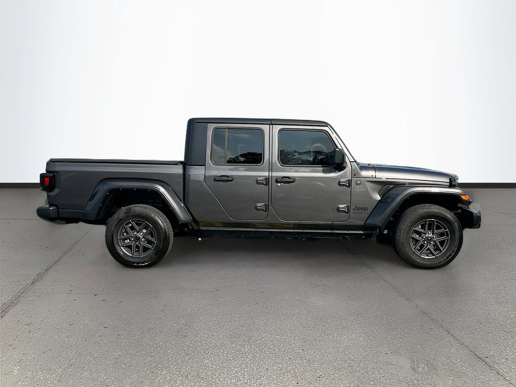Used 2024 Jeep Gladiator Sport AWD/4WD image 8