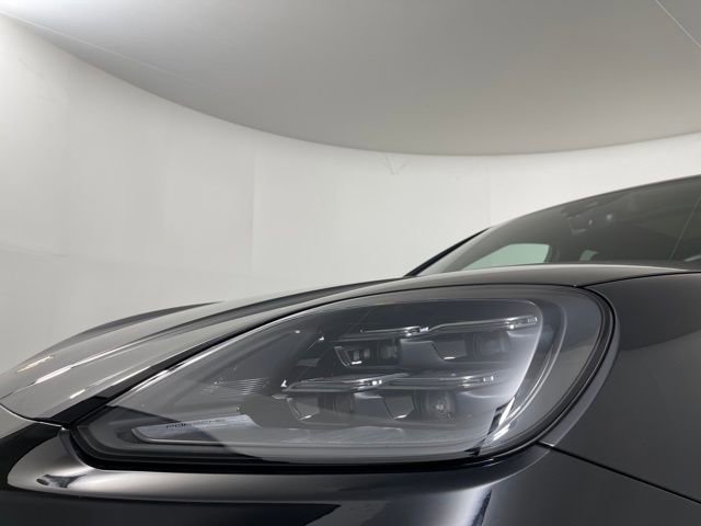 Used 2025 Porsche Cayenne image 14