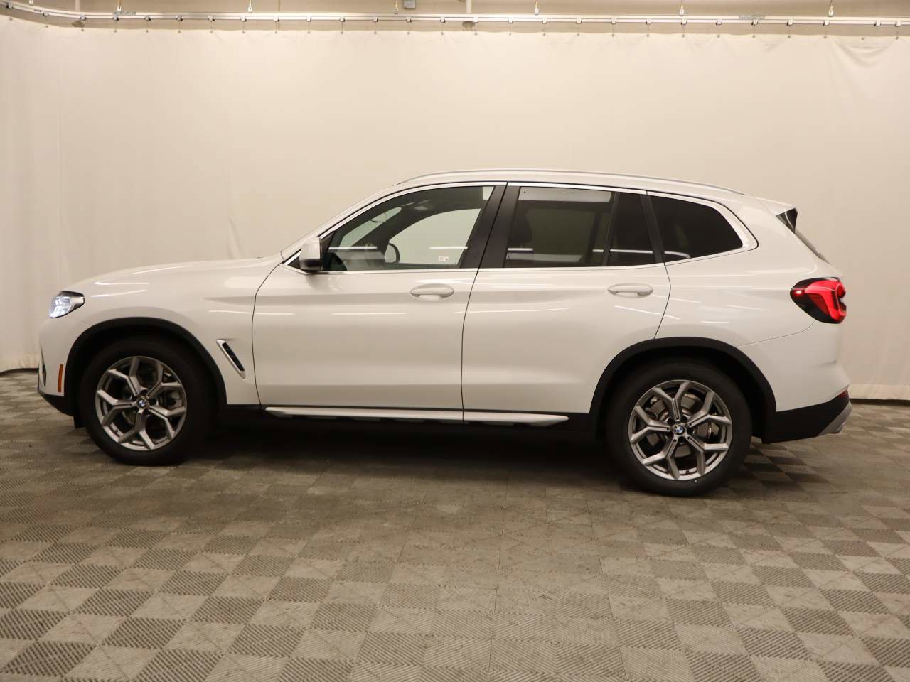 Used 2024 BMW X3 sDrive30i image 2