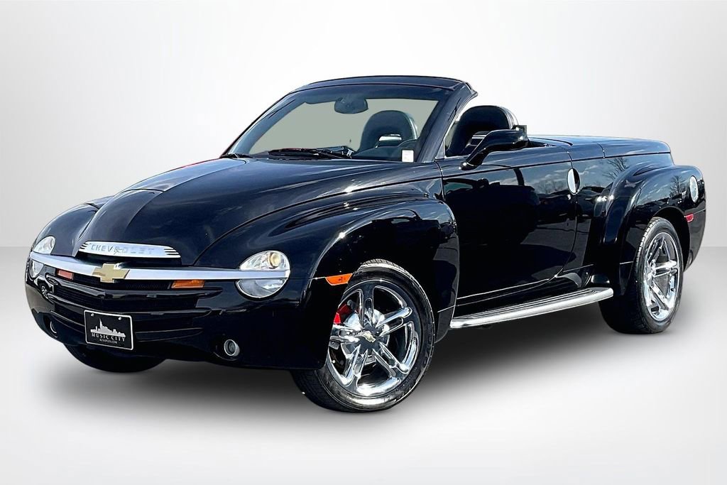 Used 2005 Chevrolet SSR w/ Preferred Equipment Group RWD image 3