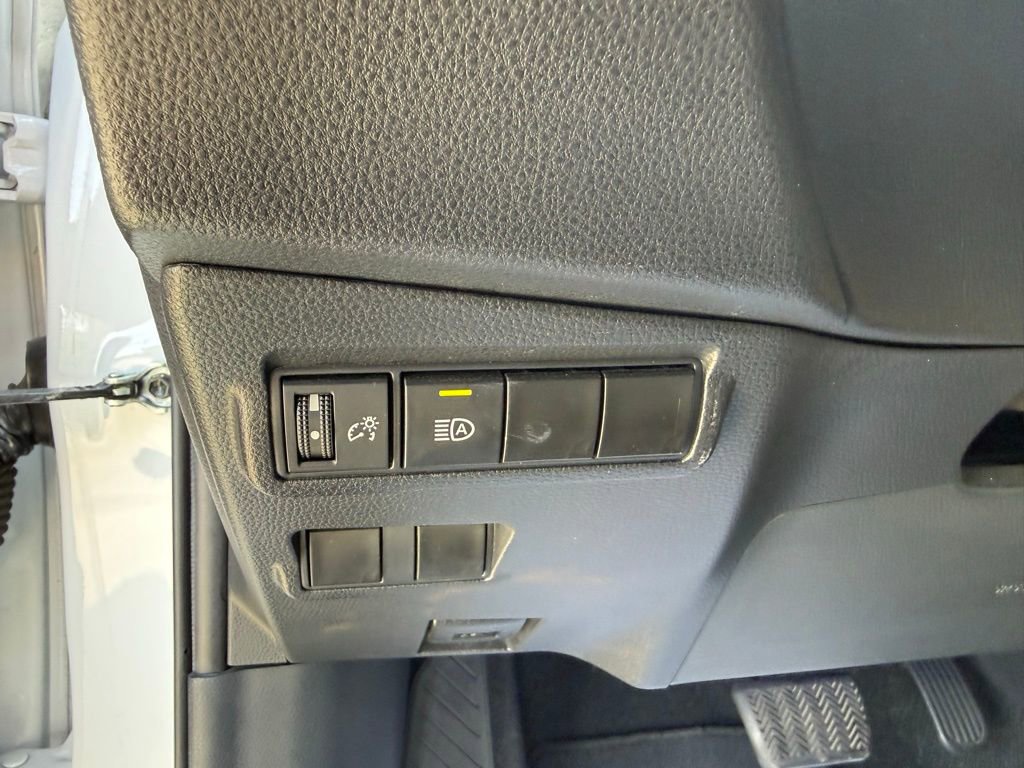 Used 2023 Toyota Corolla Cross XLE image 12