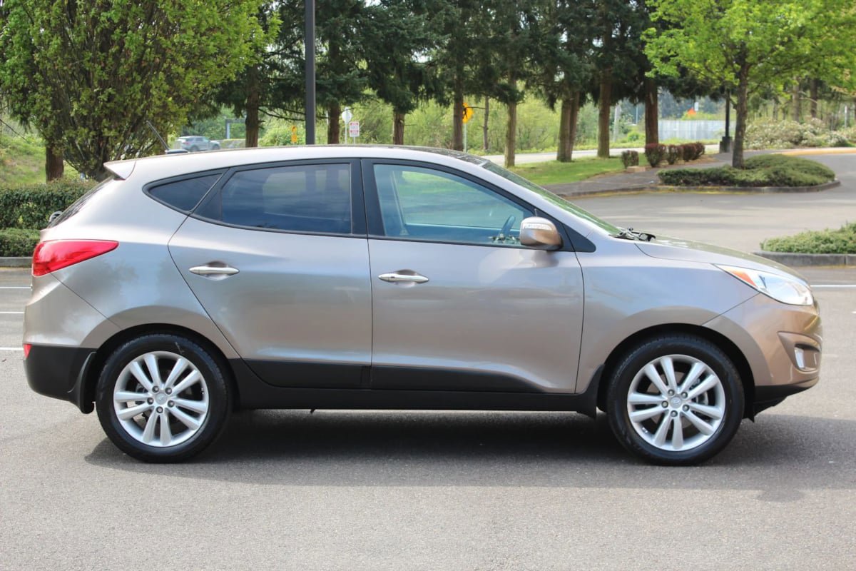 Used 2013 Hyundai Tucson Limited w/ Premium Pkg AWD/4WD image 6