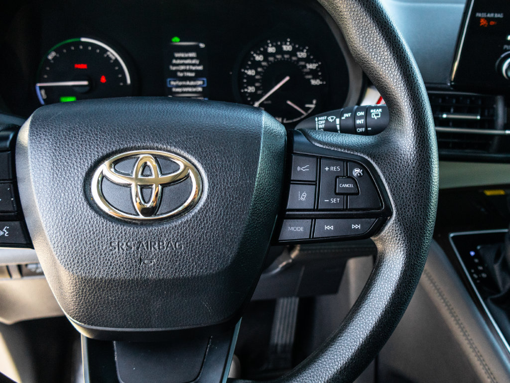 Certified 2024 Toyota Sienna LE w/ LE Plus Package FWD image 33