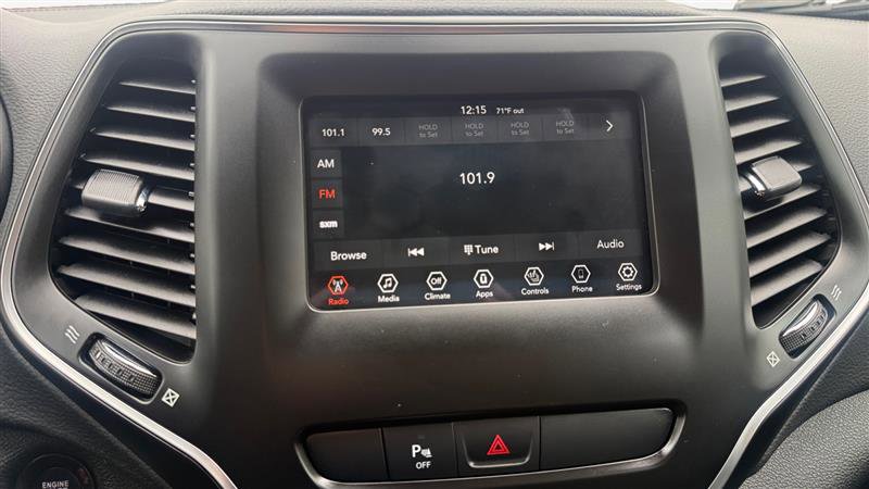 Used 2019 Jeep Cherokee Latitude Plus w/ Cold Weather Group FWD image 21