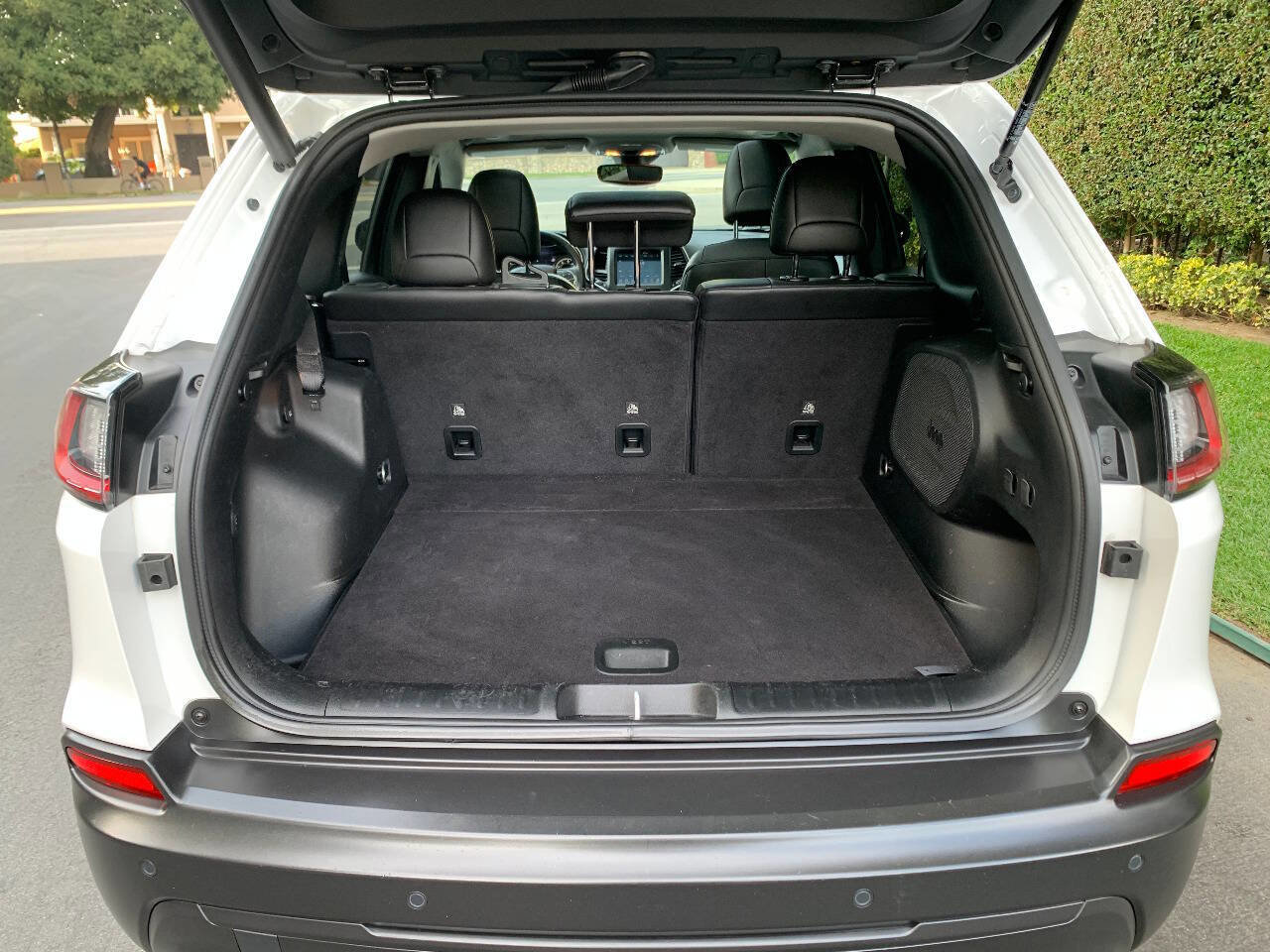 Used 2021 Jeep Cherokee Latitude Lux w/ Sun & Sound Group image 19