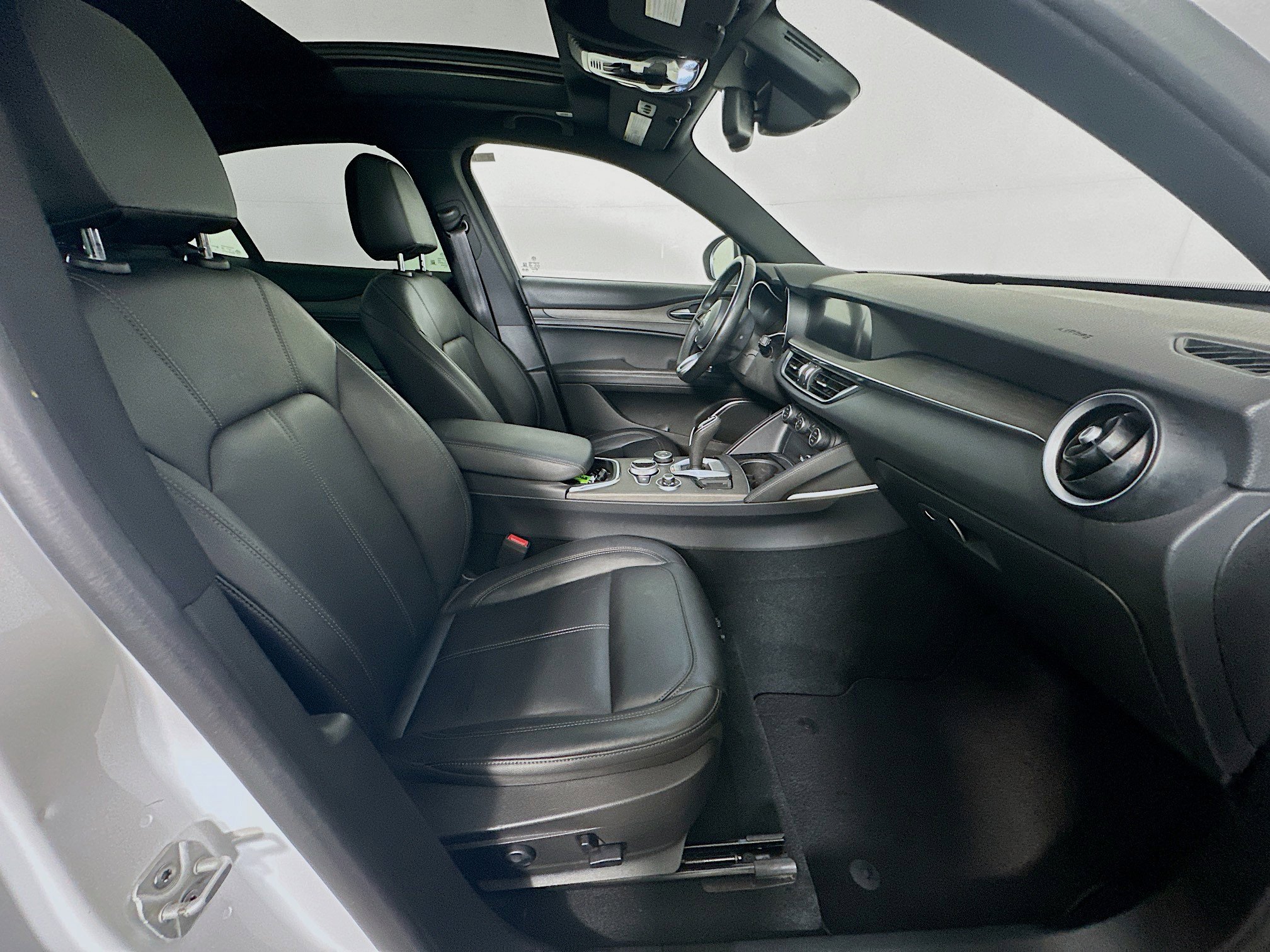 Used 2022 Alfa Romeo Stelvio Ti image 34