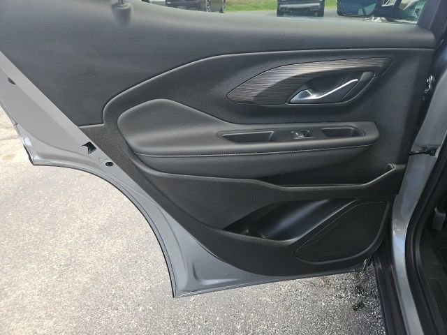 Used 2023 GMC Terrain SLE w/ Driver Convenience Package image 18