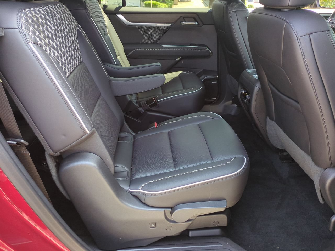 Used 2024 GMC Acadia Denali w/ LPO, Floor Liner Package AWD/4WD image 27