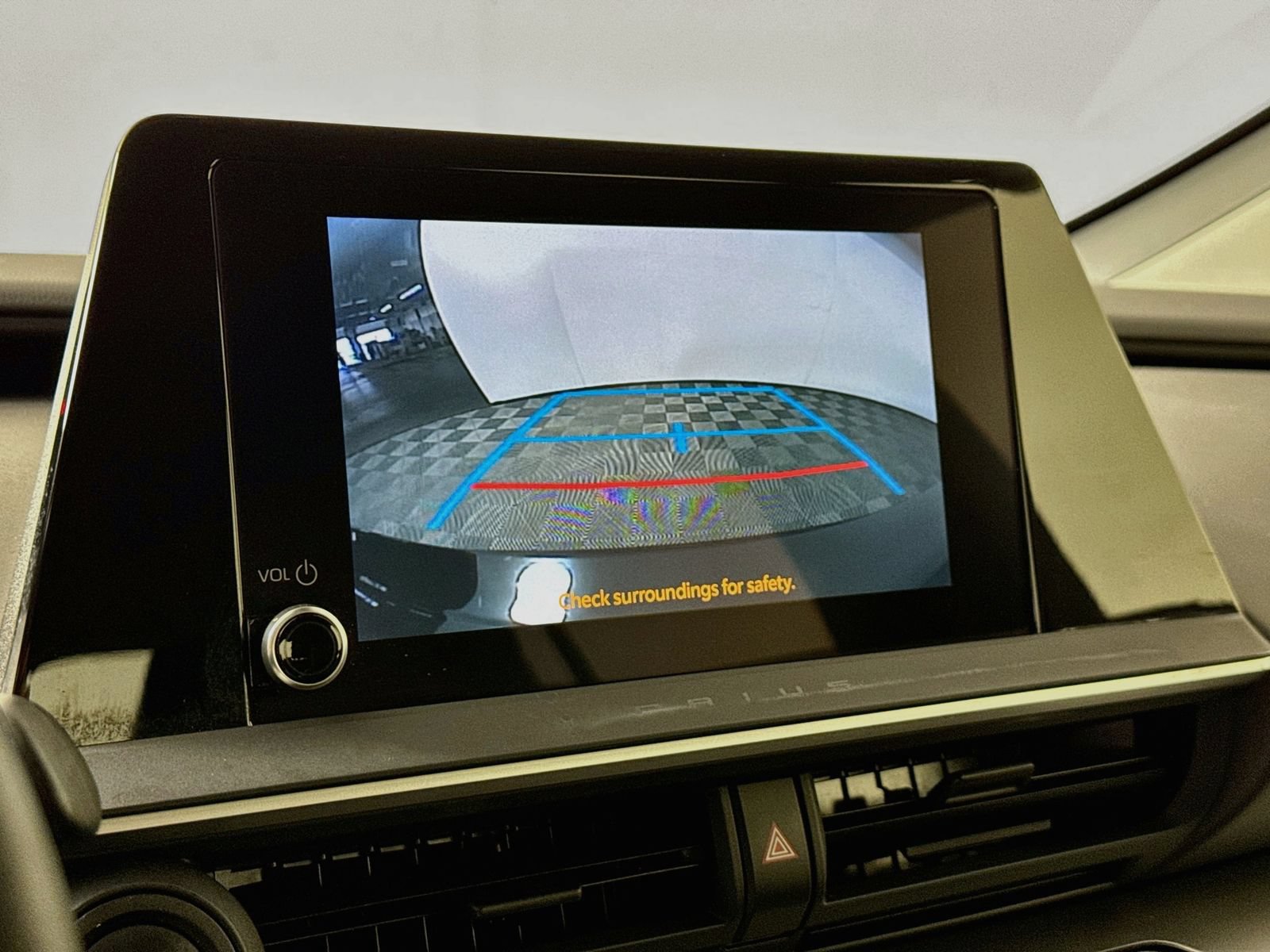 Certified 2025 Toyota Prius LE FWD image 10
