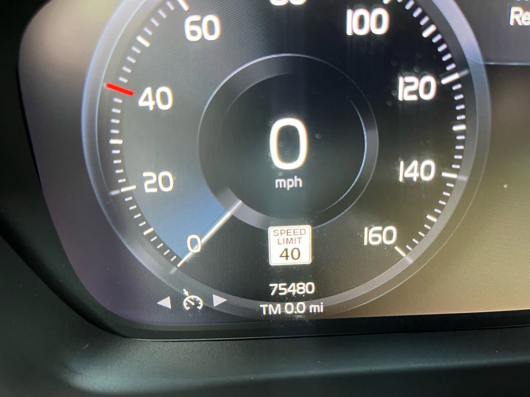 Used 2019 Volvo XC40 T5 R-Design image 17