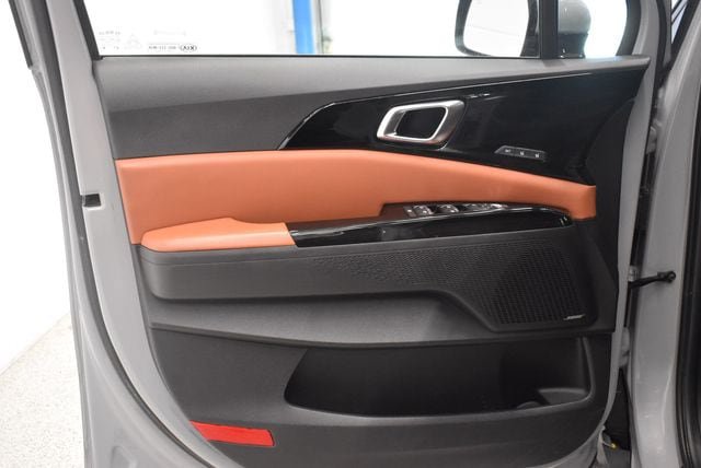 Used 2022 Kia Carnival SX Prestige FWD image 20
