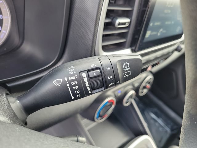 Used 2020 Hyundai Venue SE FWD image 26