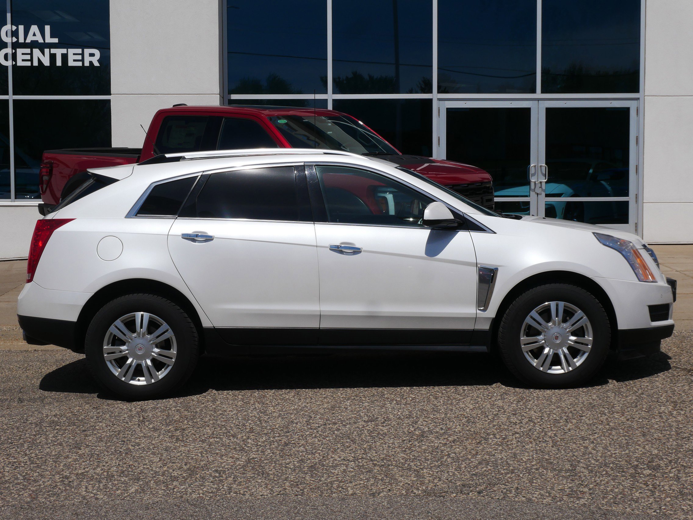 Used 2013 Cadillac SRX Luxury w/ Driver Awareness Package AWD/4WD image 2
