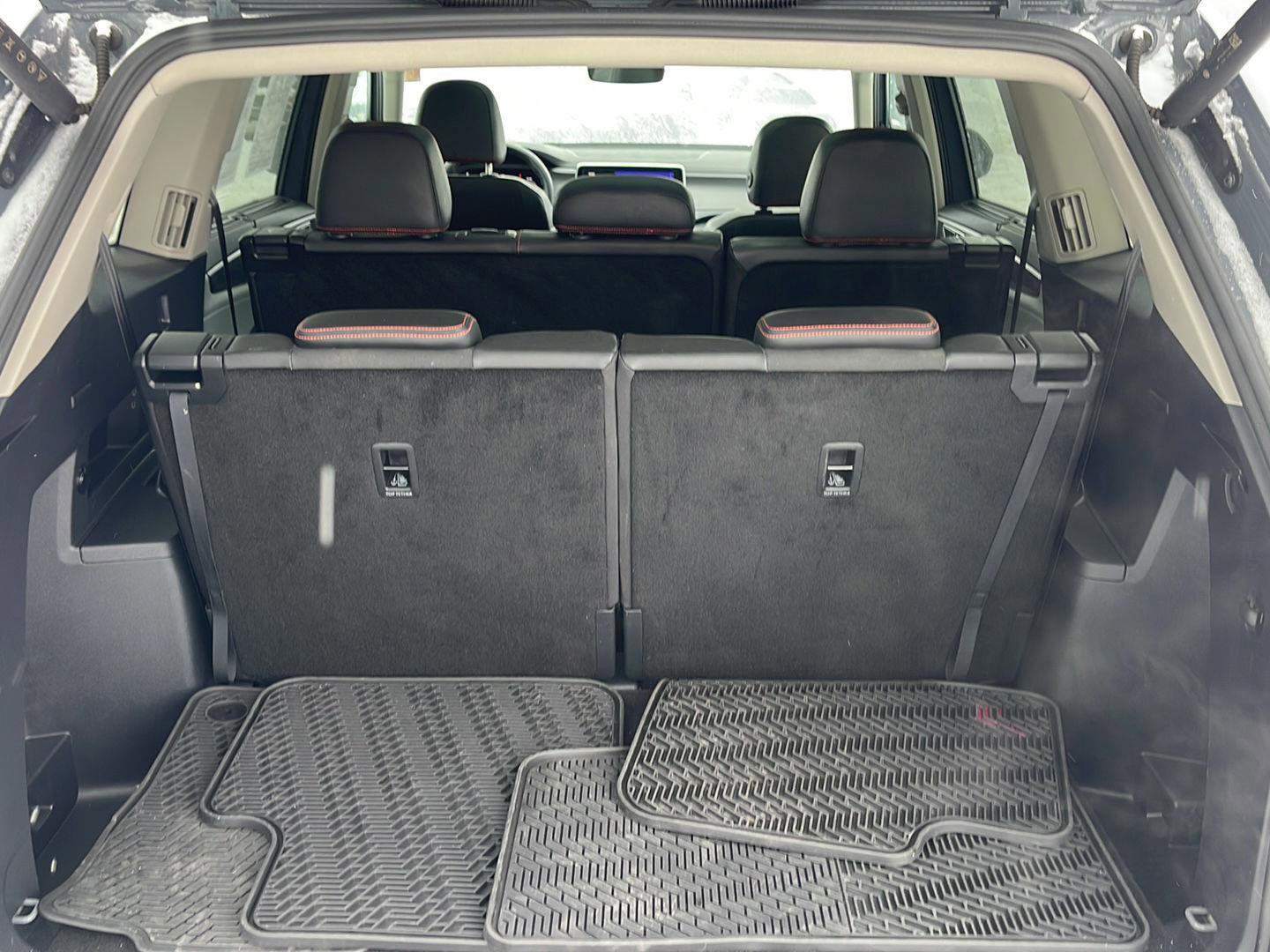 Used 2025 Volkswagen Atlas Peak Edition SE image 7