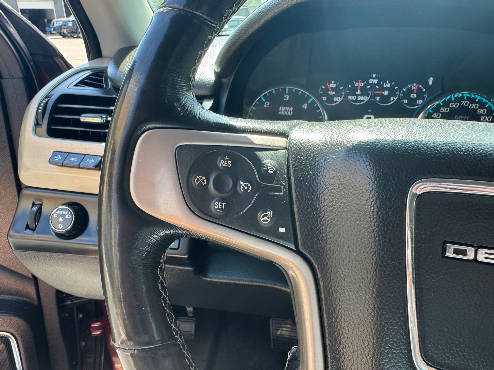 Used 2018 GMC Yukon XL Denali AWD/4WD image 34