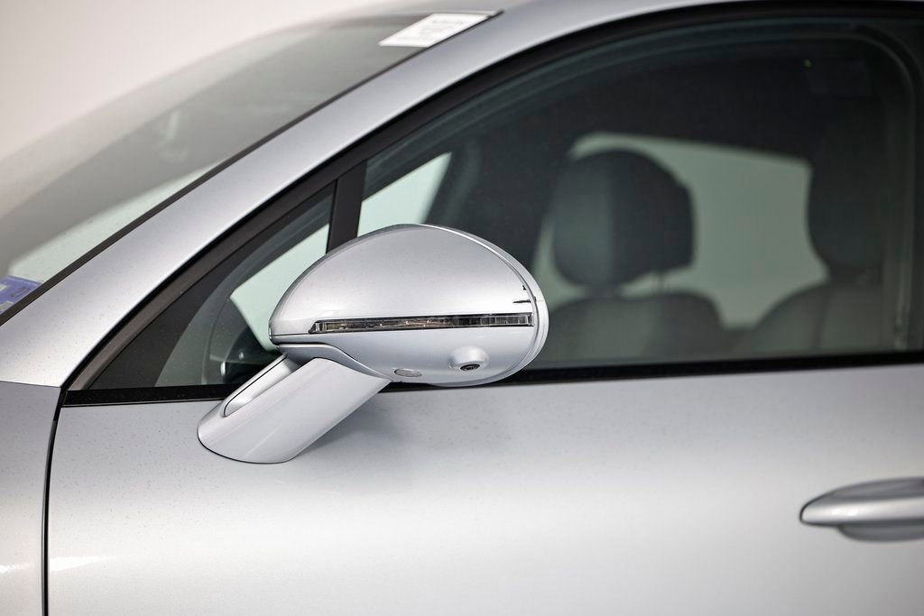 Certified 2025 Porsche Macan image 12