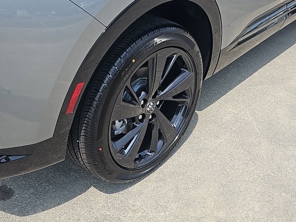 New 2025 Buick Envision Sport Touring image 8