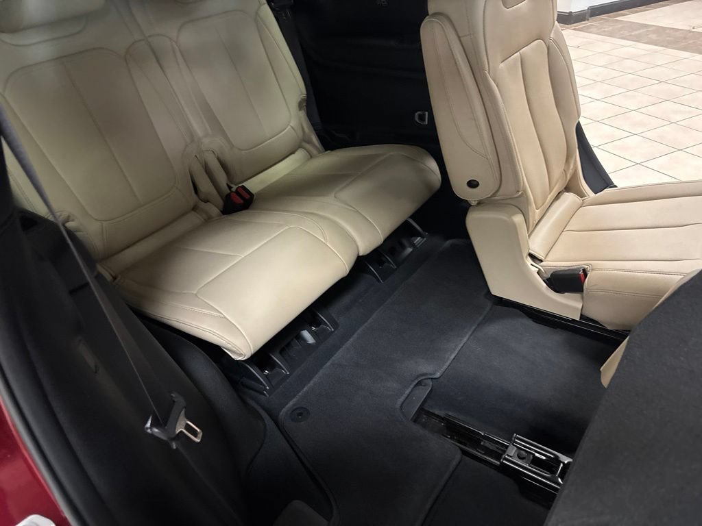 Used 2023 Jeep Grand Cherokee L Limited AWD/4WD image 36
