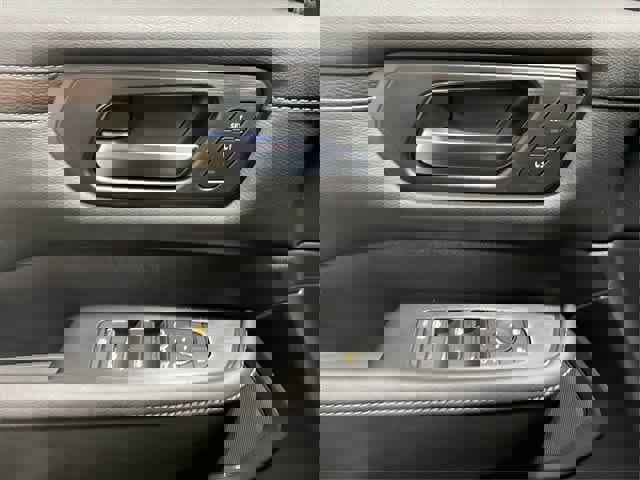 New 2025 Nissan Armada SL w/ Captain's Chari Seat Package image 10