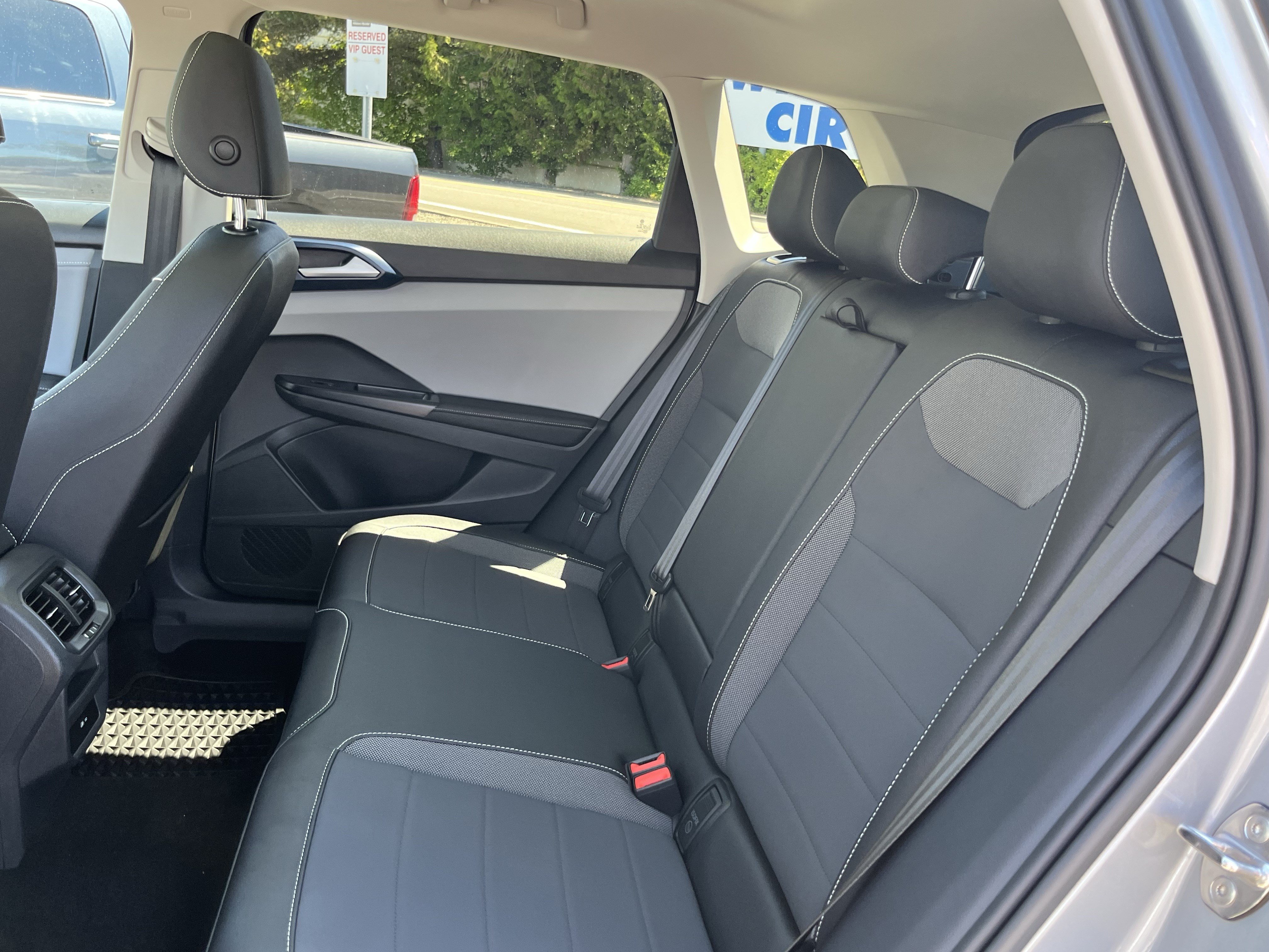 Used 2024 Volkswagen Taos SE w/ Panoramic Sunroof Package AWD/4WD image 14