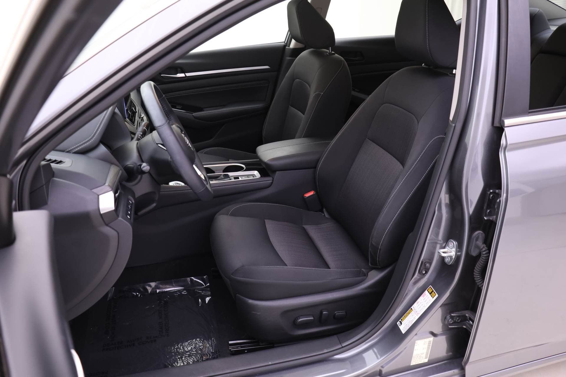 Used 2023 Nissan Altima 2.5 SV w/ SV Premium Package image 4