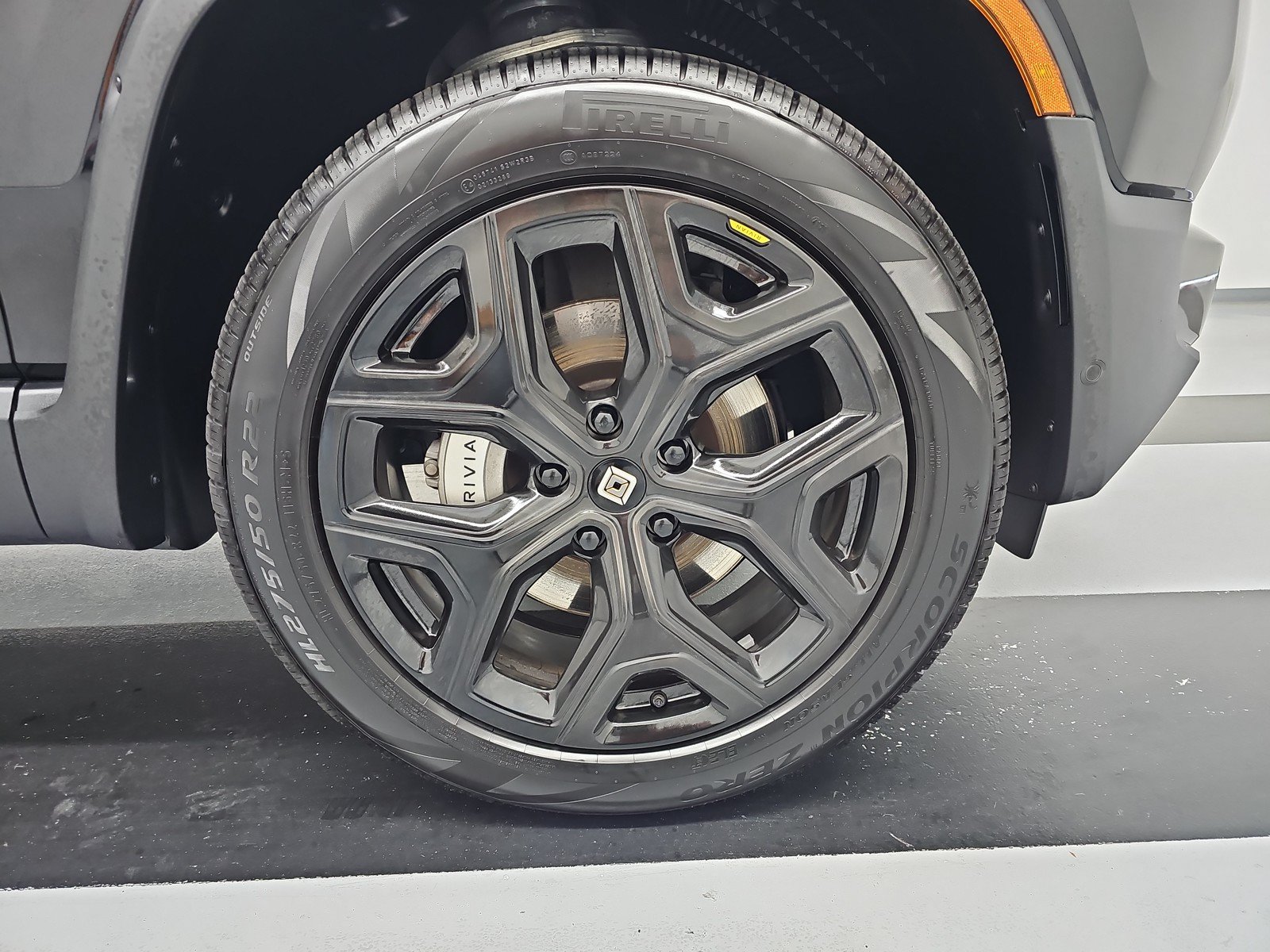 Used 2024 Rivian R1T Adventure AWD/4WD image 11
