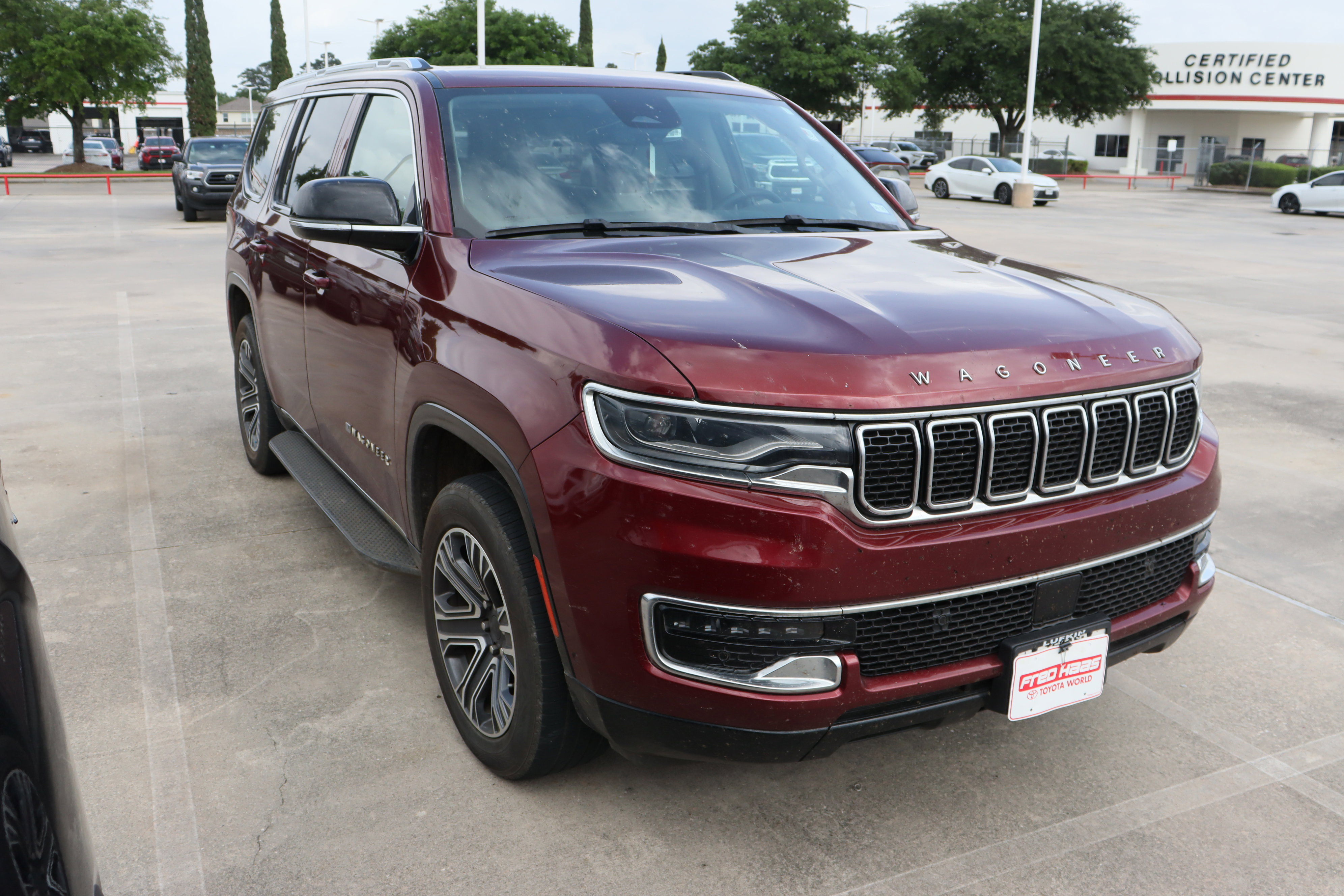 Used 2023 Jeep Wagoneer 2WD w/ Premium Group I image 2
