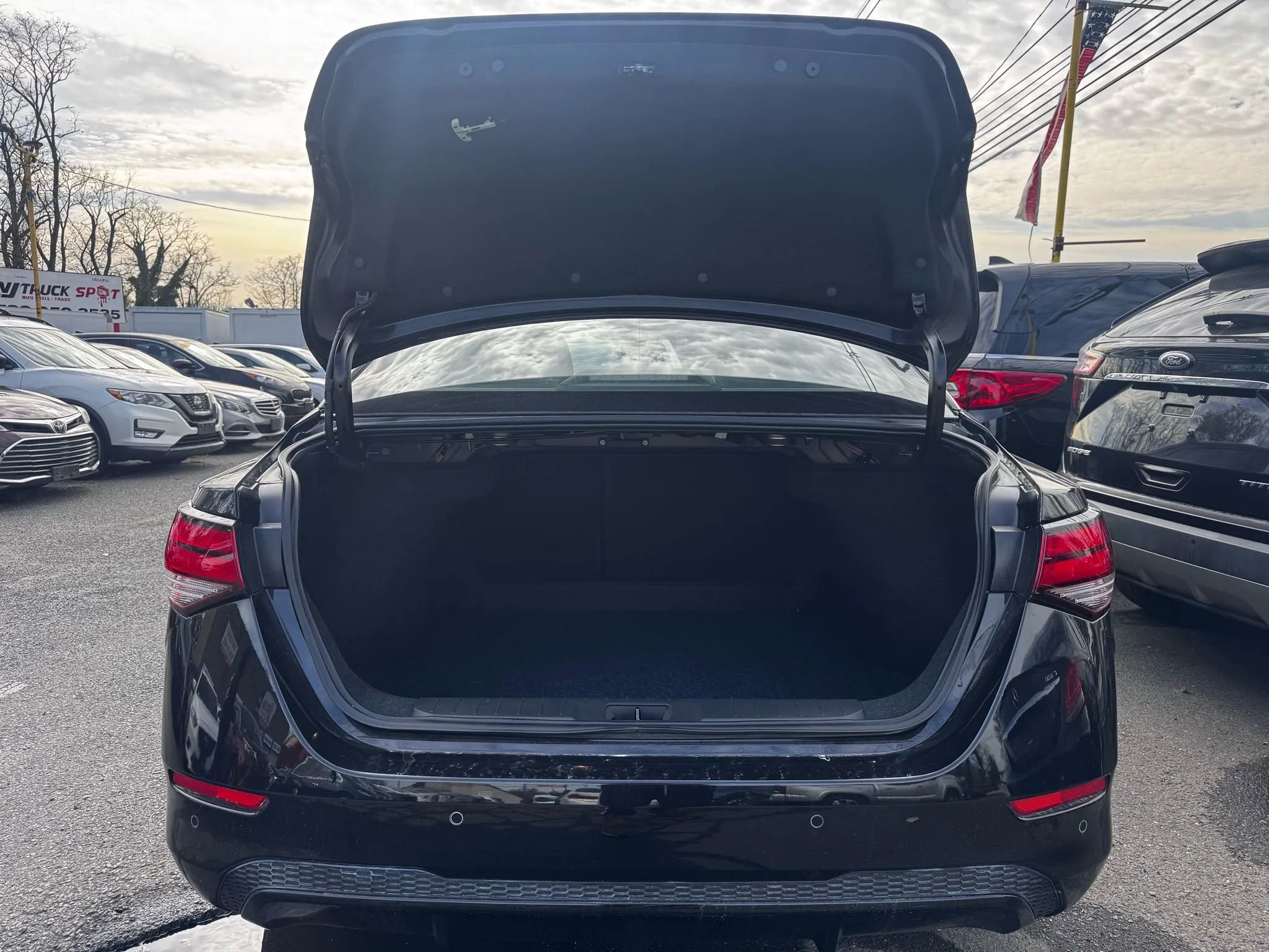 Used 2025 Nissan Sentra S image 16