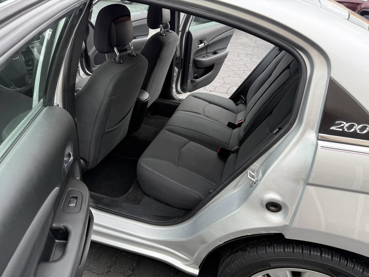 Used 2011 Chrysler 200 LX FWD image 33