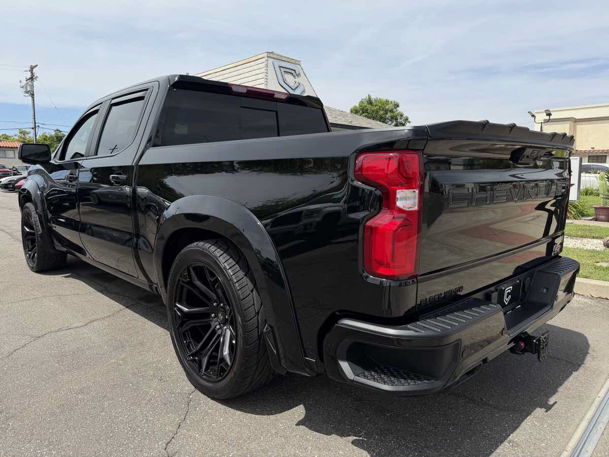 Used 2025 Chevrolet Silverado 1500 RST w/ Redline Edition AWD/4WD image 4