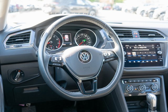 Used 2021 Volkswagen Tiguan SE image 16