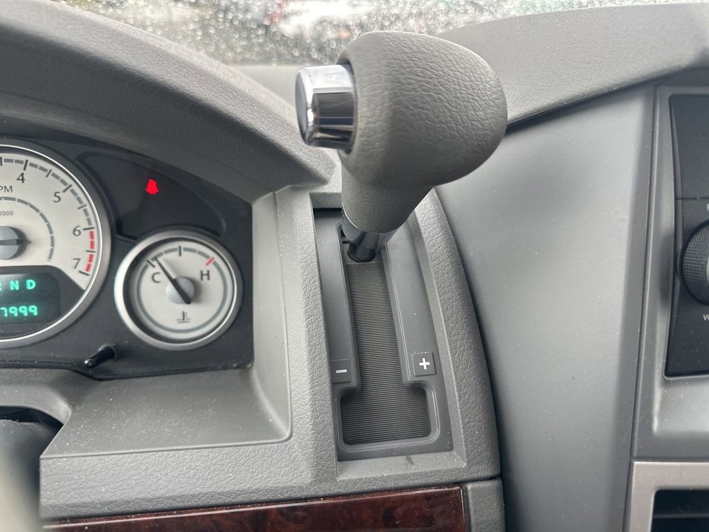 Used 2010 Chrysler Town & Country LX FWD image 26
