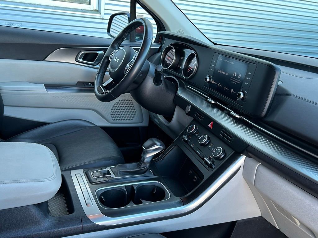 Used 2024 Kia Carnival LX image 52