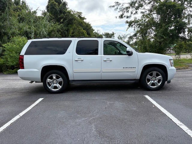 Used 2012 Chevrolet Suburban LT RWD image 4