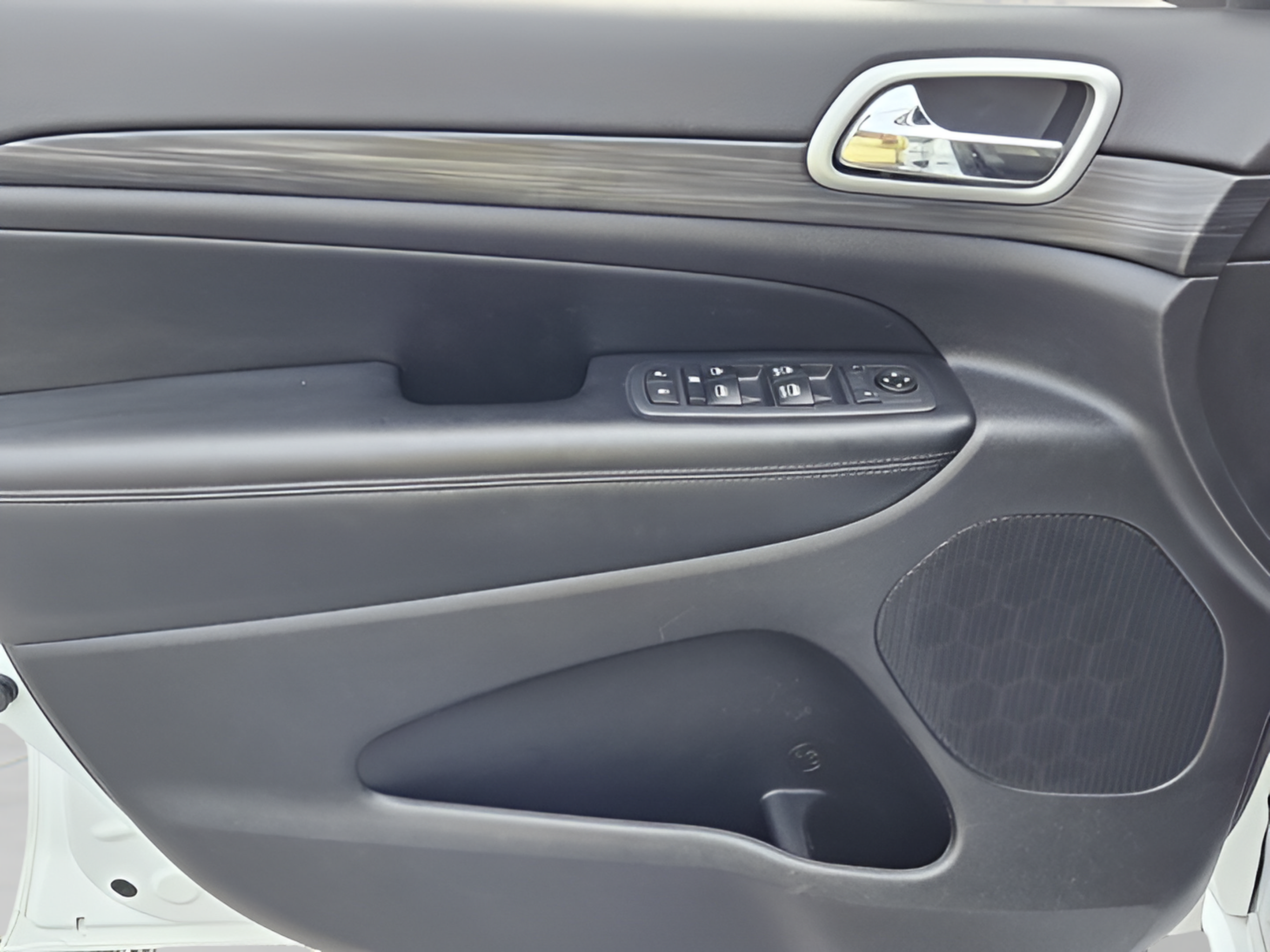 Used 2020 Jeep Grand Cherokee Altitude RWD image 14