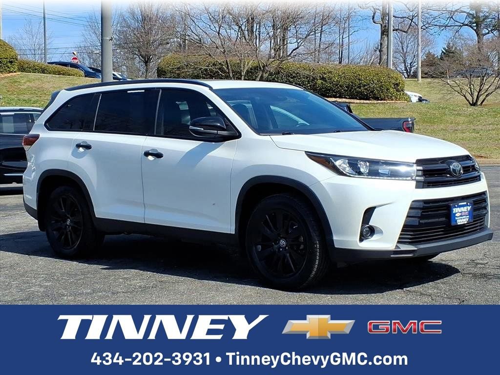 Used 2019 Toyota Highlander SE w/ Nightshade Edition image 1
