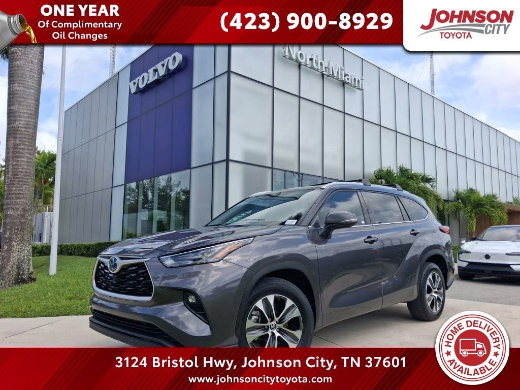 Used 2022 Toyota Highlander XLE FWD image 1