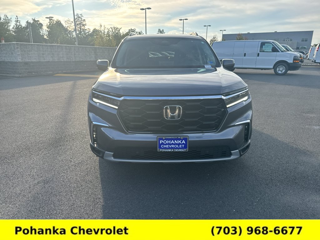 Used 2025 Honda Pilot Touring image 2